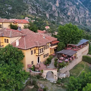 Merlika -inside The Castle- فندق مبيت وإفطار Krujë